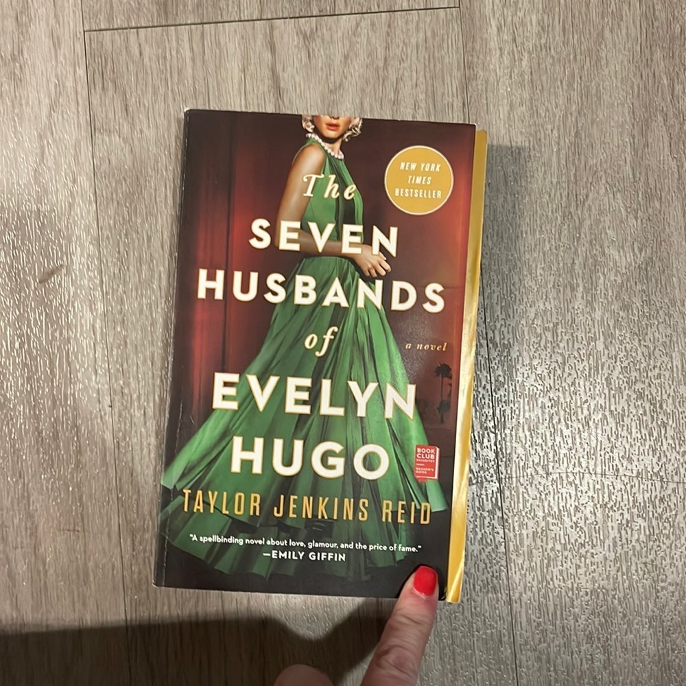 Seven husbands of Evelyn Hugo Novel